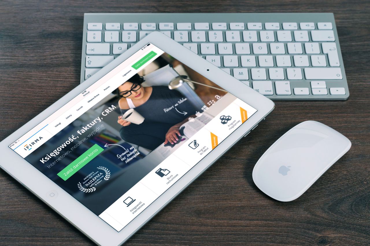 mobile-02 A tablet with a financial website open, alongside a white keyboard and mouse. Ideal for tech-theme stock images.
